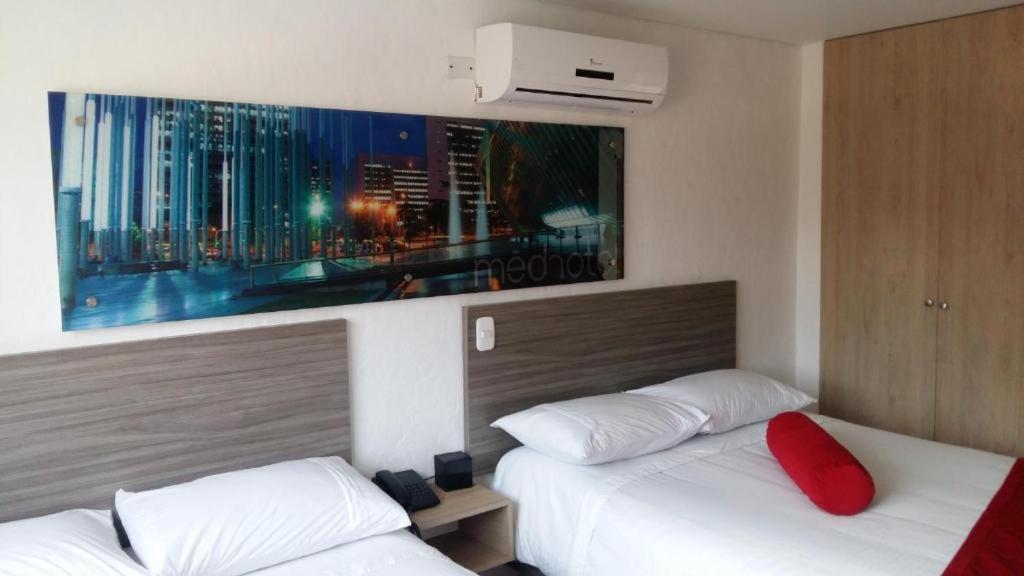 Hotel Med 70 Medellín Eksteriør bilde