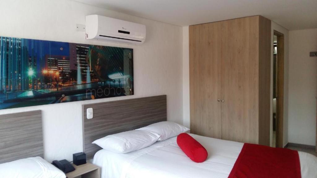 Hotel Med 70 Medellín Eksteriør bilde